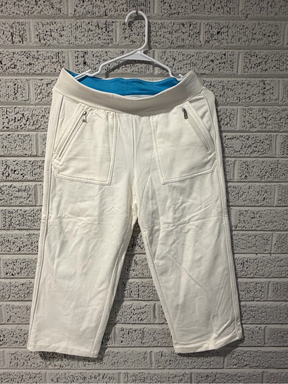 Women's Cream Capri Joggers with Zip Pockets